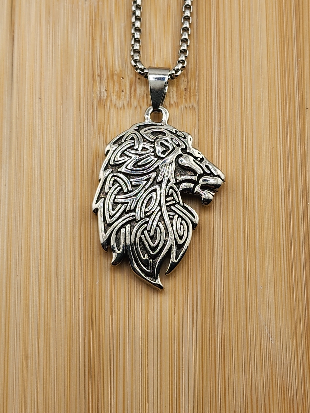 23in Men's Silver Lion Head Pendant Necklace - Stylish Celtic Design 0606